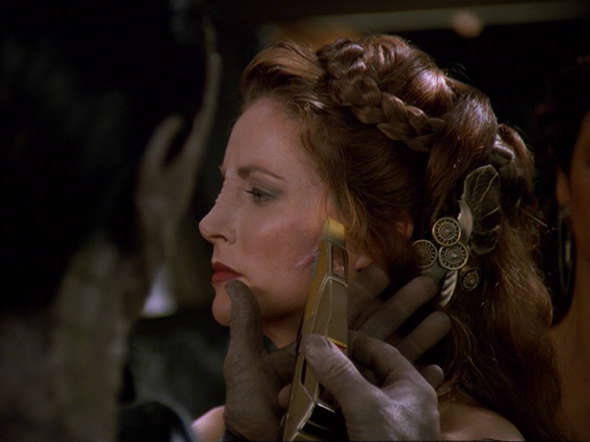 extant_StarTrek_DS9_6x17-WrongsDarkerThanDeathOrNight_2445.jpg