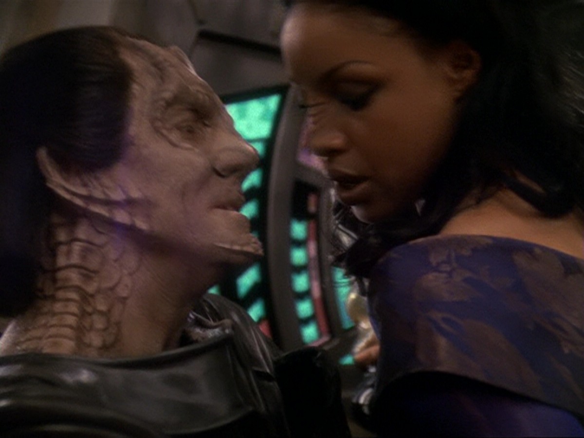 extant_StarTrek_DS9_6x17-WrongsDarkerThanDeathOrNight_2526.jpg