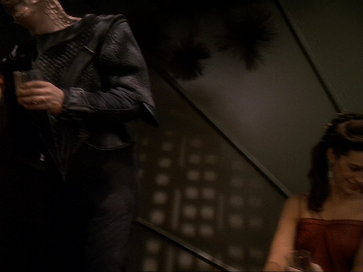 extant_StarTrek_DS9_6x17-WrongsDarkerThanDeathOrNight_2535.jpg