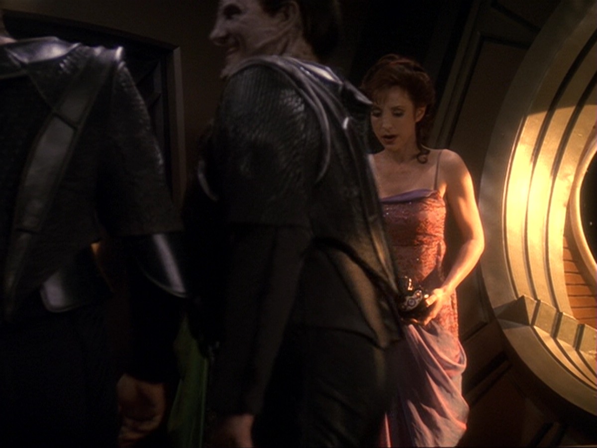 extant_StarTrek_DS9_6x17-WrongsDarkerThanDeathOrNight_2551.jpg