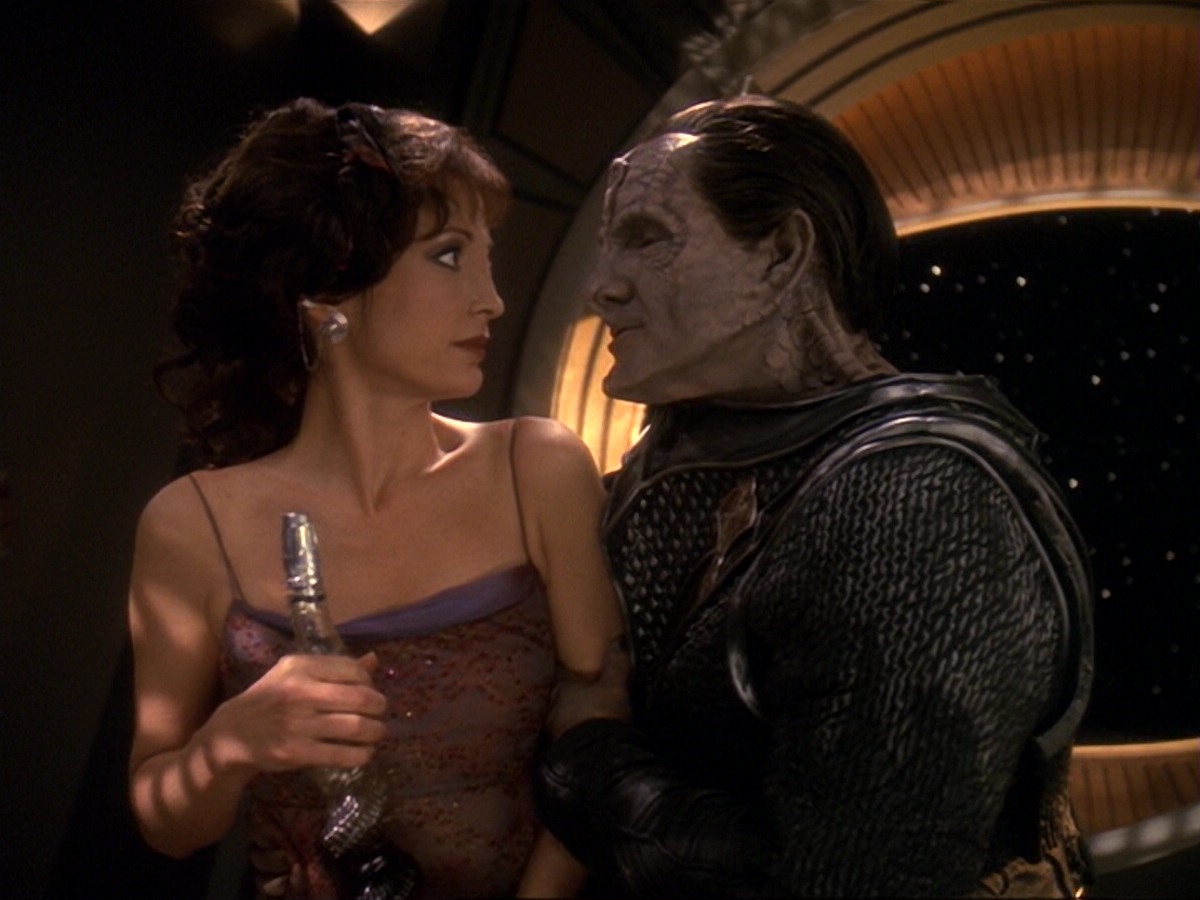 extant_StarTrek_DS9_6x17-WrongsDarkerThanDeathOrNight_2632.jpg
