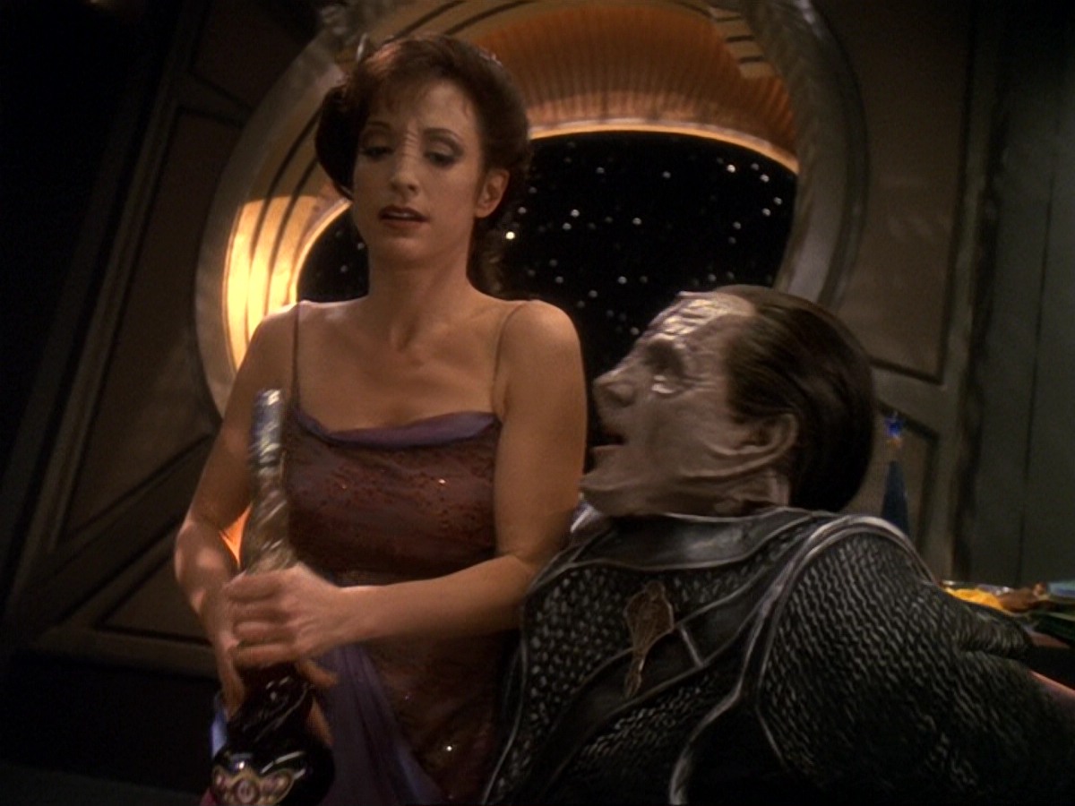 extant_StarTrek_DS9_6x17-WrongsDarkerThanDeathOrNight_2652.jpg