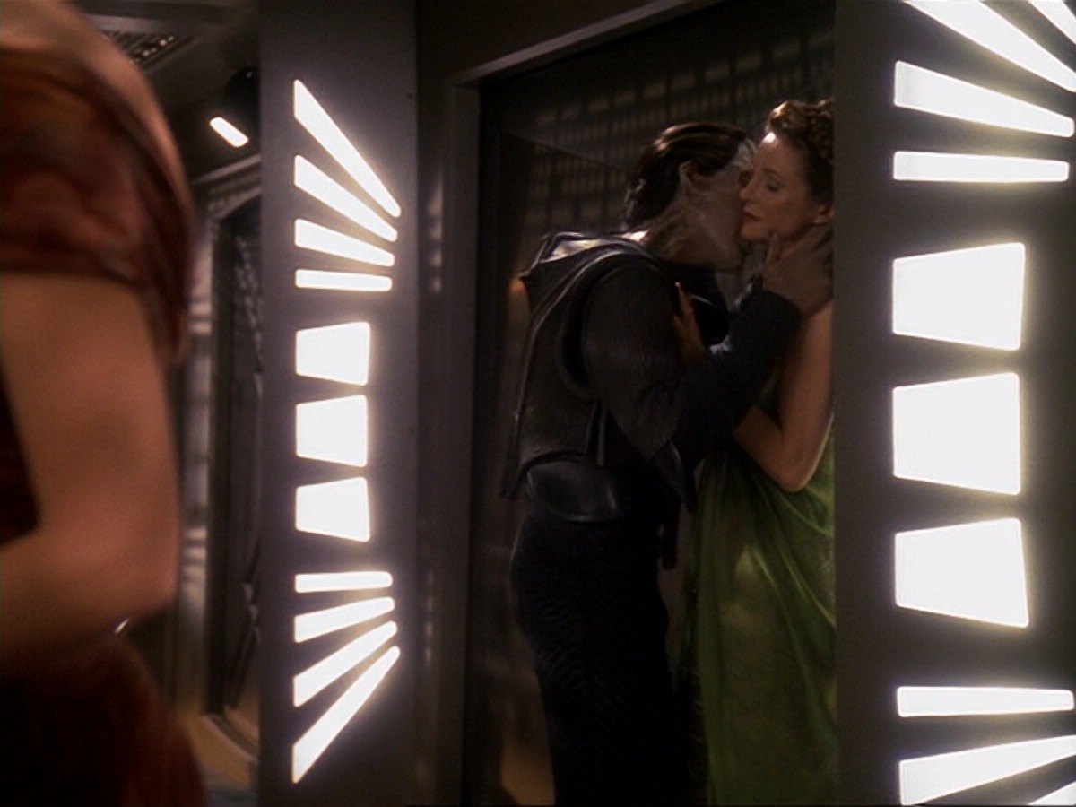 extant_StarTrek_DS9_6x17-WrongsDarkerThanDeathOrNight_2656.jpg