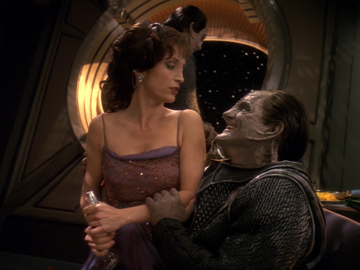 extant_StarTrek_DS9_6x17-WrongsDarkerThanDeathOrNight_2671.jpg