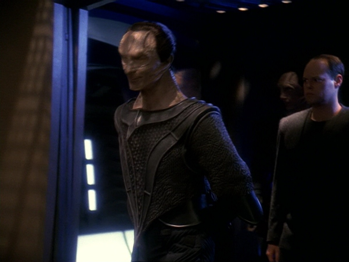extant_StarTrek_DS9_6x17-WrongsDarkerThanDeathOrNight_2706.jpg