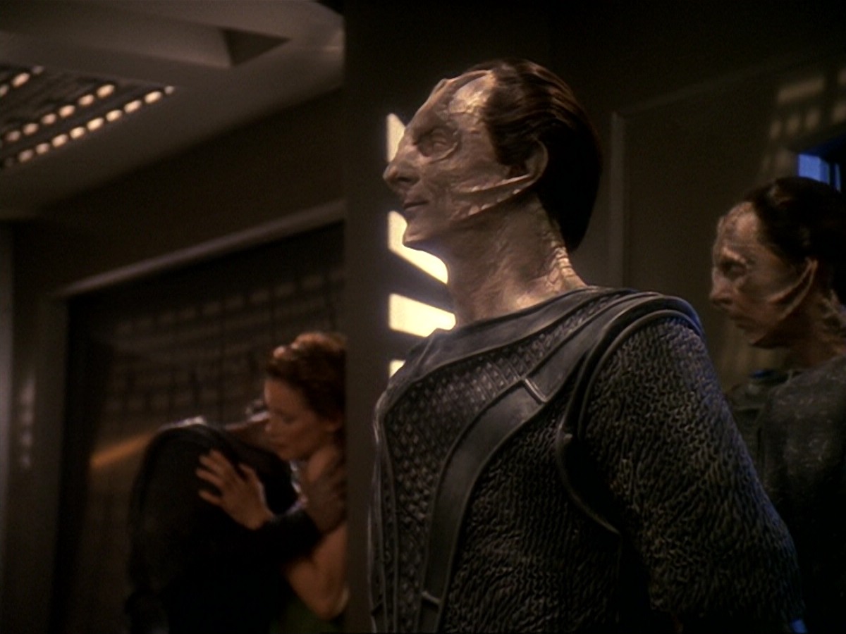 extant_StarTrek_DS9_6x17-WrongsDarkerThanDeathOrNight_2715.jpg