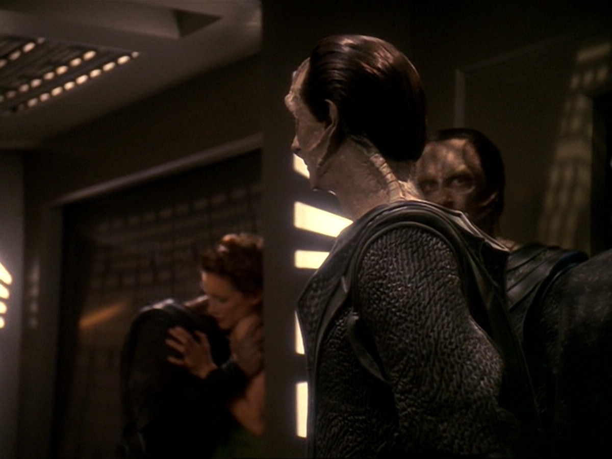 extant_StarTrek_DS9_6x17-WrongsDarkerThanDeathOrNight_2718.jpg