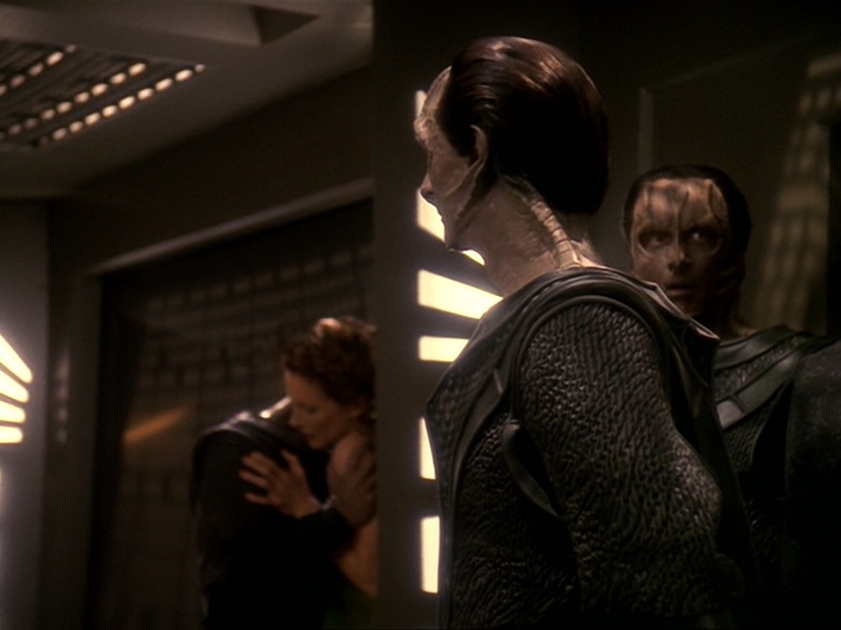 extant_StarTrek_DS9_6x17-WrongsDarkerThanDeathOrNight_2719.jpg