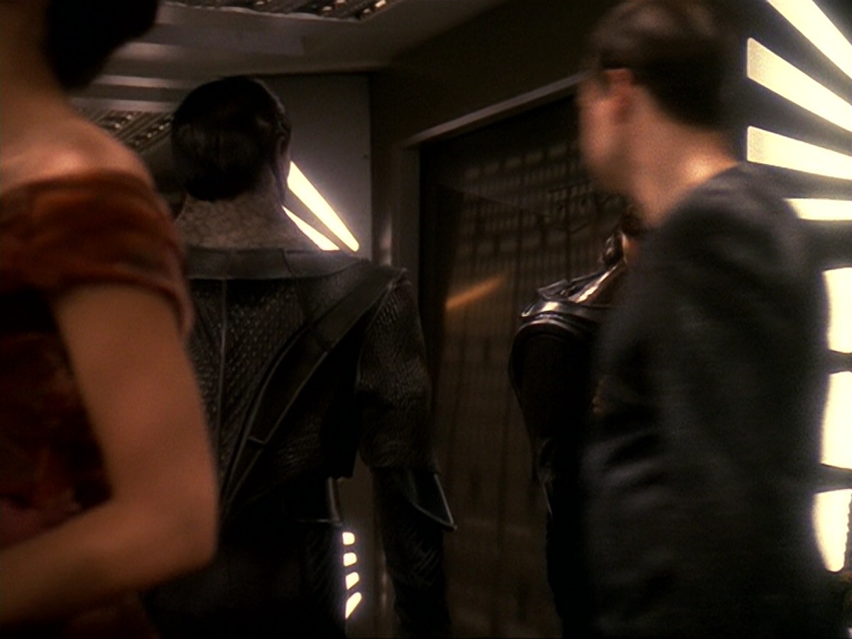 extant_StarTrek_DS9_6x17-WrongsDarkerThanDeathOrNight_2724.jpg