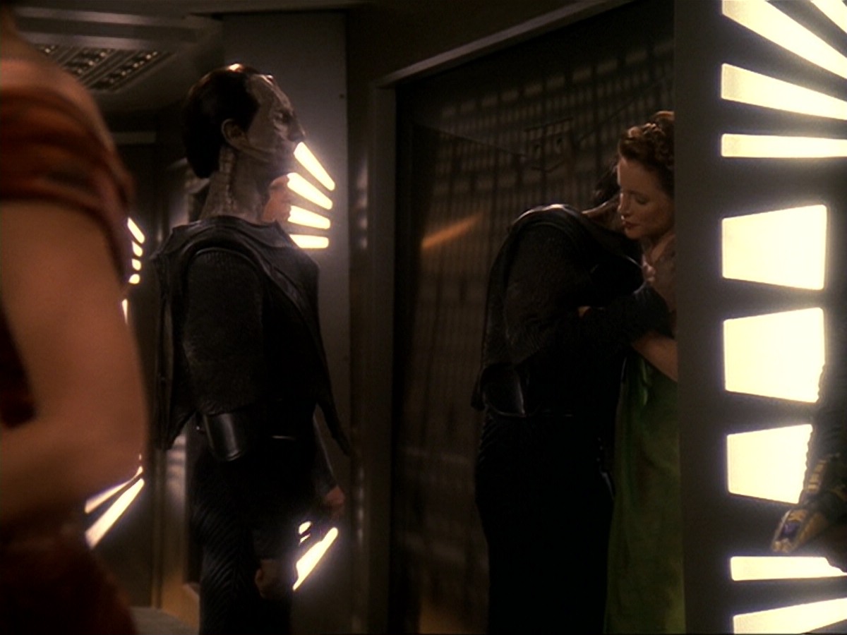 extant_StarTrek_DS9_6x17-WrongsDarkerThanDeathOrNight_2732.jpg
