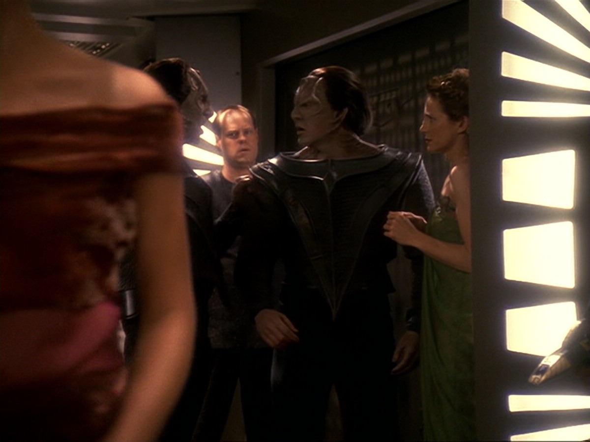 extant_StarTrek_DS9_6x17-WrongsDarkerThanDeathOrNight_2737.jpg