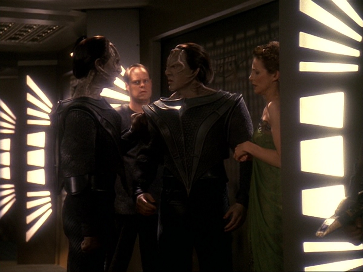 extant_StarTrek_DS9_6x17-WrongsDarkerThanDeathOrNight_2742.jpg