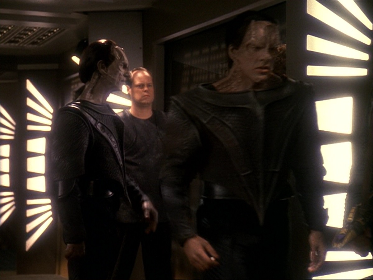 extant_StarTrek_DS9_6x17-WrongsDarkerThanDeathOrNight_2753.jpg