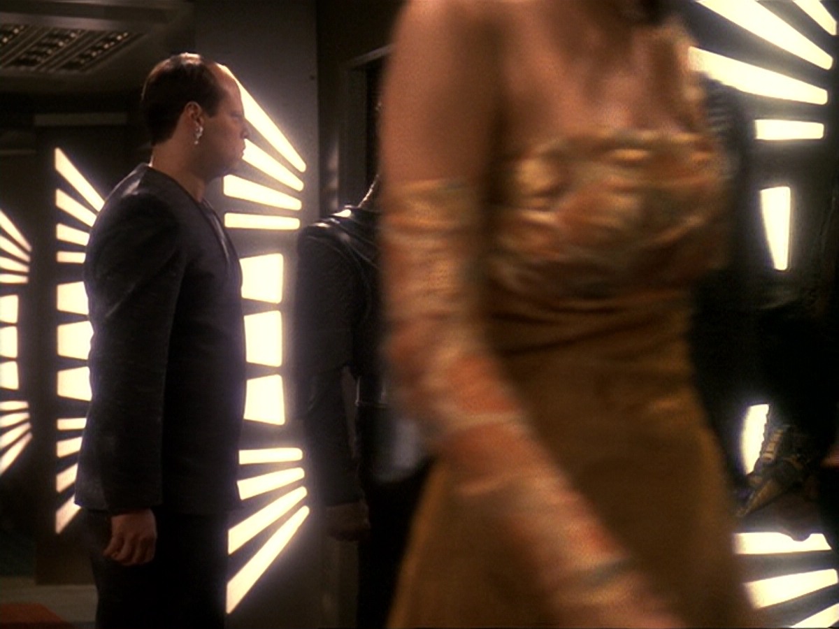 extant_StarTrek_DS9_6x17-WrongsDarkerThanDeathOrNight_2767.jpg