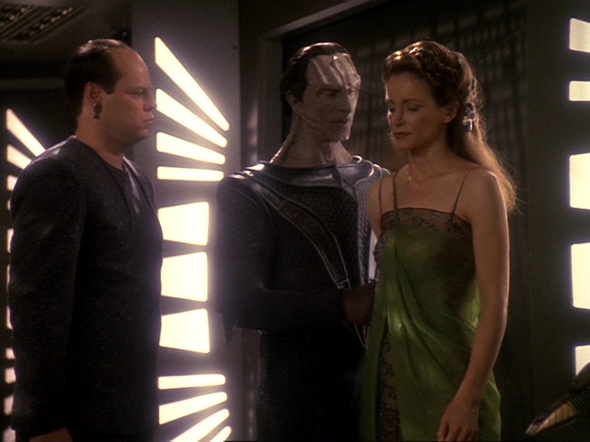 extant_StarTrek_DS9_6x17-WrongsDarkerThanDeathOrNight_2791.jpg