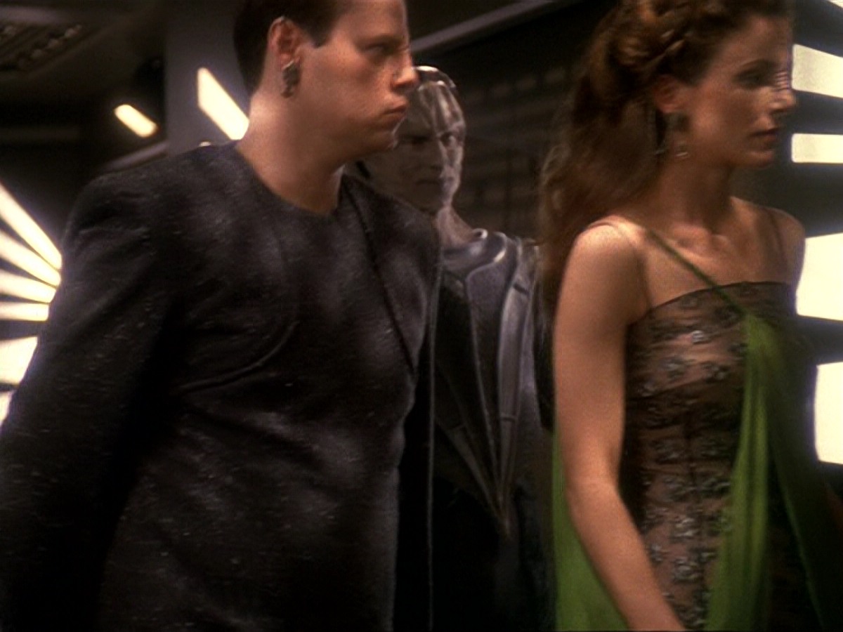 extant_StarTrek_DS9_6x17-WrongsDarkerThanDeathOrNight_2813.jpg