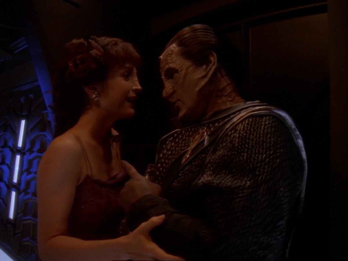 extant_StarTrek_DS9_6x17-WrongsDarkerThanDeathOrNight_2937.jpg