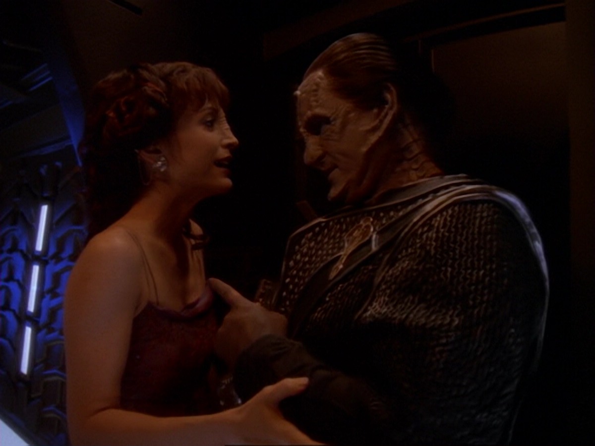 extant_StarTrek_DS9_6x17-WrongsDarkerThanDeathOrNight_2938.jpg