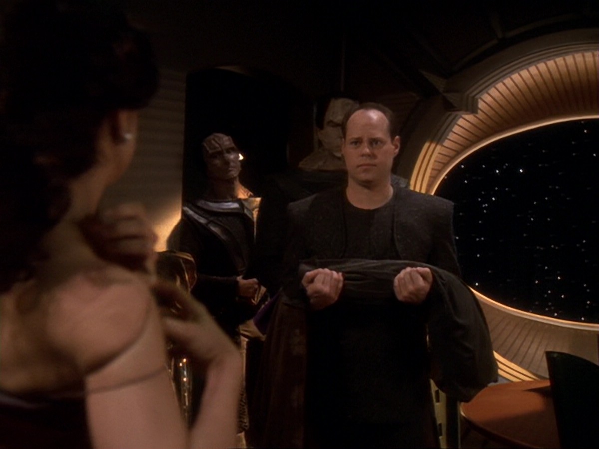 extant_StarTrek_DS9_6x17-WrongsDarkerThanDeathOrNight_2991.jpg