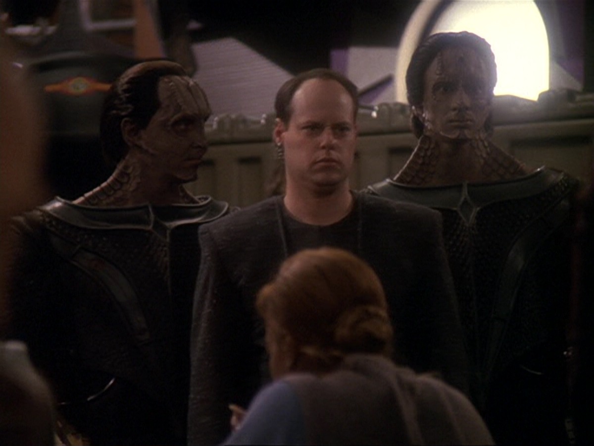 extant_StarTrek_DS9_6x17-WrongsDarkerThanDeathOrNight_3286.jpg