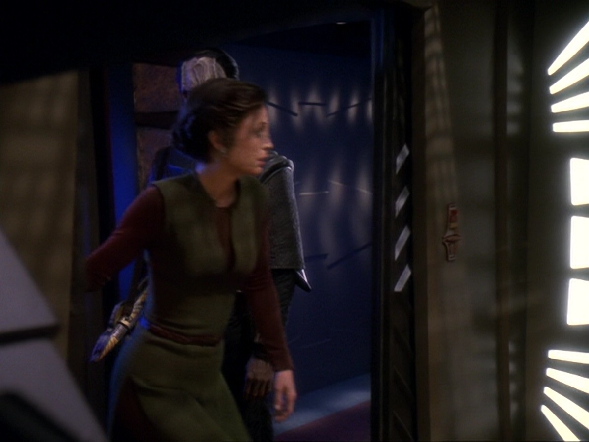 extant_StarTrek_DS9_6x17-WrongsDarkerThanDeathOrNight_3322.jpg