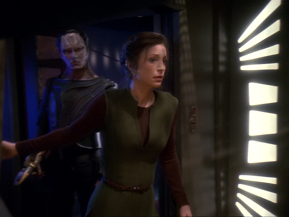extant_StarTrek_DS9_6x17-WrongsDarkerThanDeathOrNight_3323.jpg