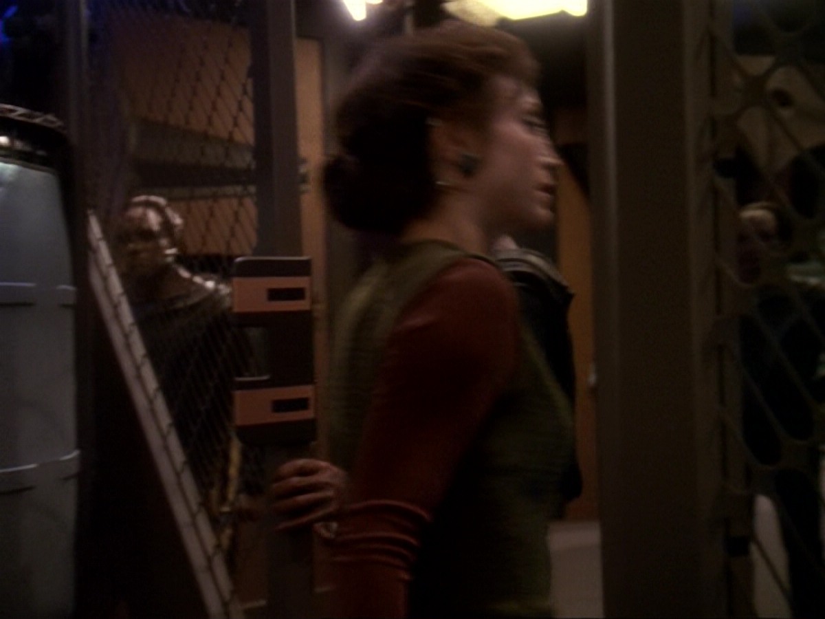extant_StarTrek_DS9_6x17-WrongsDarkerThanDeathOrNight_3902.jpg