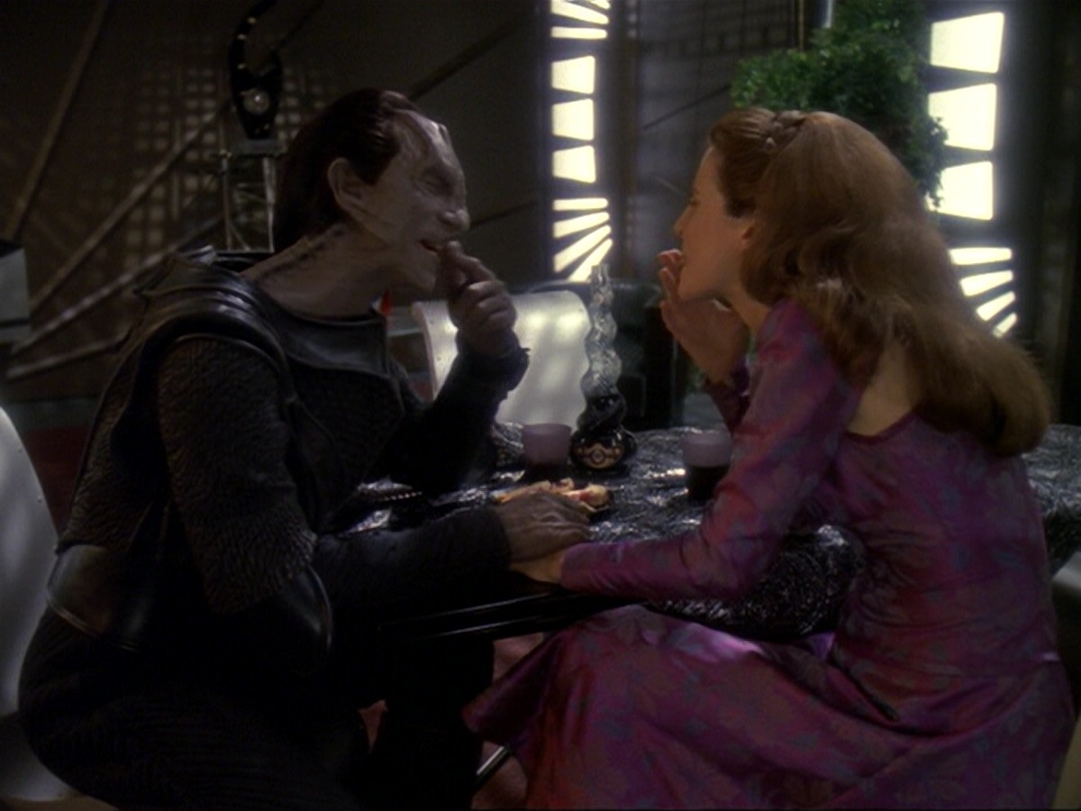 extant_StarTrek_DS9_6x17-WrongsDarkerThanDeathOrNight_3951.jpg