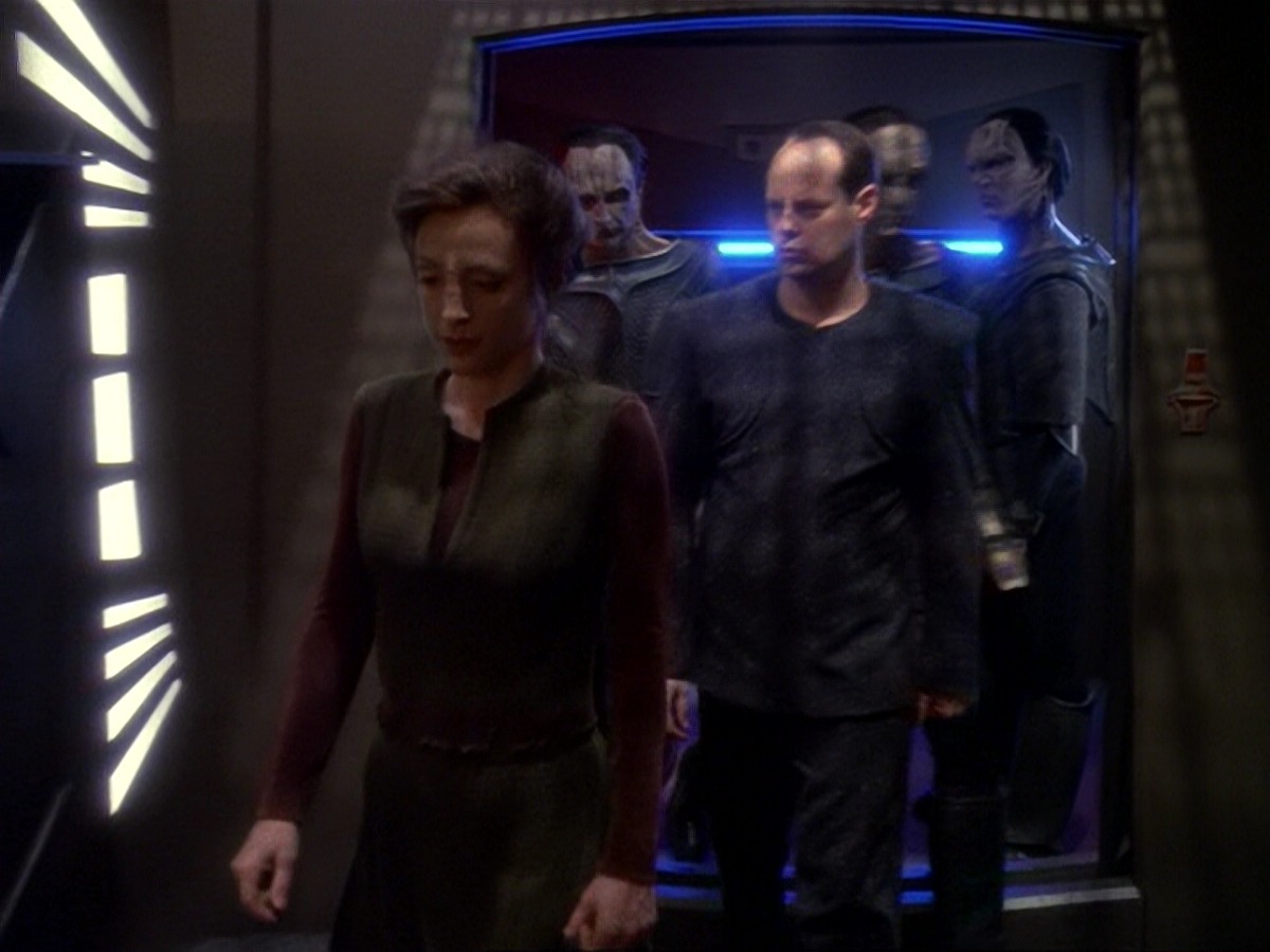 extant_StarTrek_DS9_6x17-WrongsDarkerThanDeathOrNight_3958.jpg