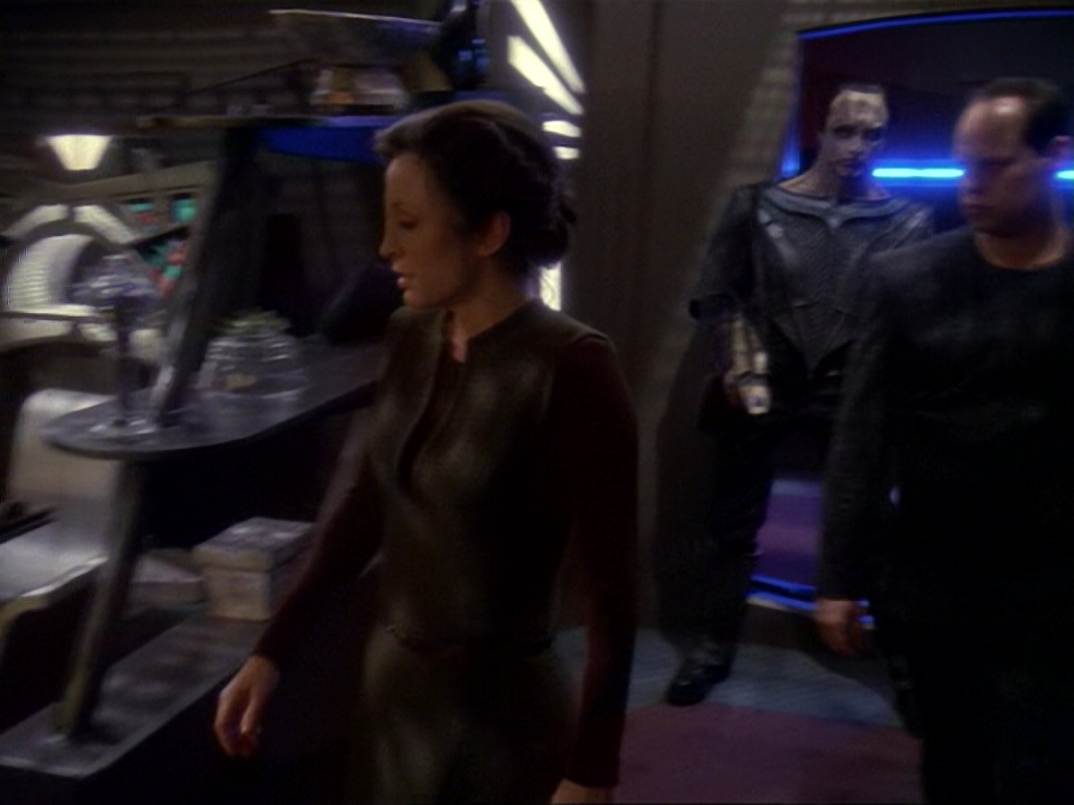extant_StarTrek_DS9_6x17-WrongsDarkerThanDeathOrNight_3960.jpg
