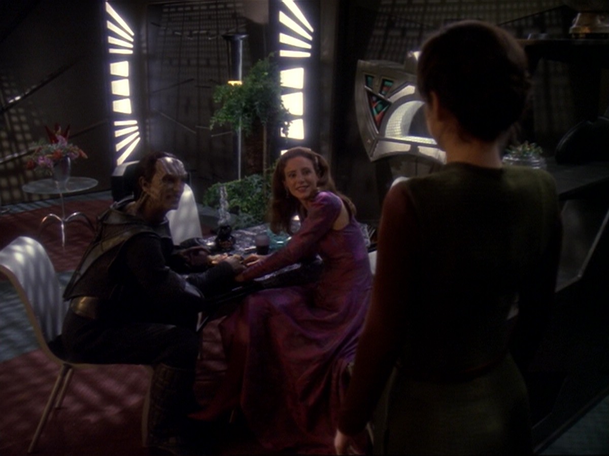 extant_StarTrek_DS9_6x17-WrongsDarkerThanDeathOrNight_3967.jpg