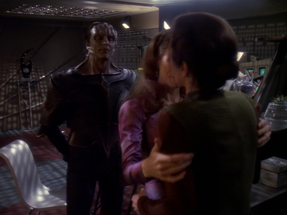 extant_StarTrek_DS9_6x17-WrongsDarkerThanDeathOrNight_4005.jpg