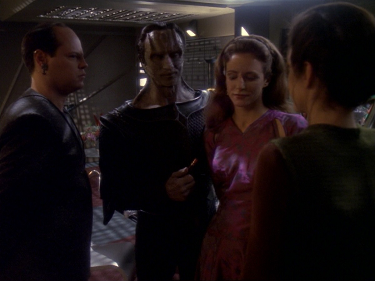 extant_StarTrek_DS9_6x17-WrongsDarkerThanDeathOrNight_4055.jpg