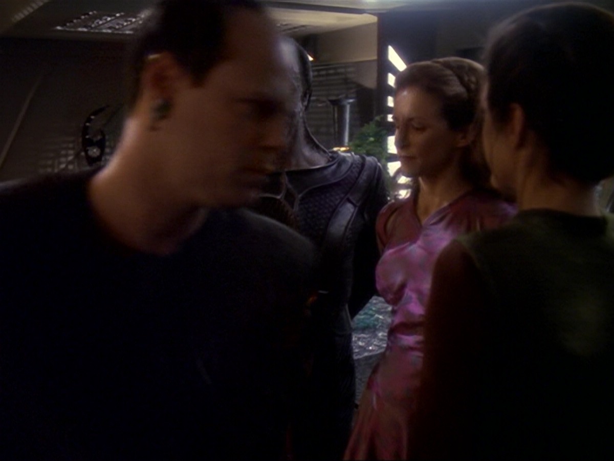 extant_StarTrek_DS9_6x17-WrongsDarkerThanDeathOrNight_4064.jpg