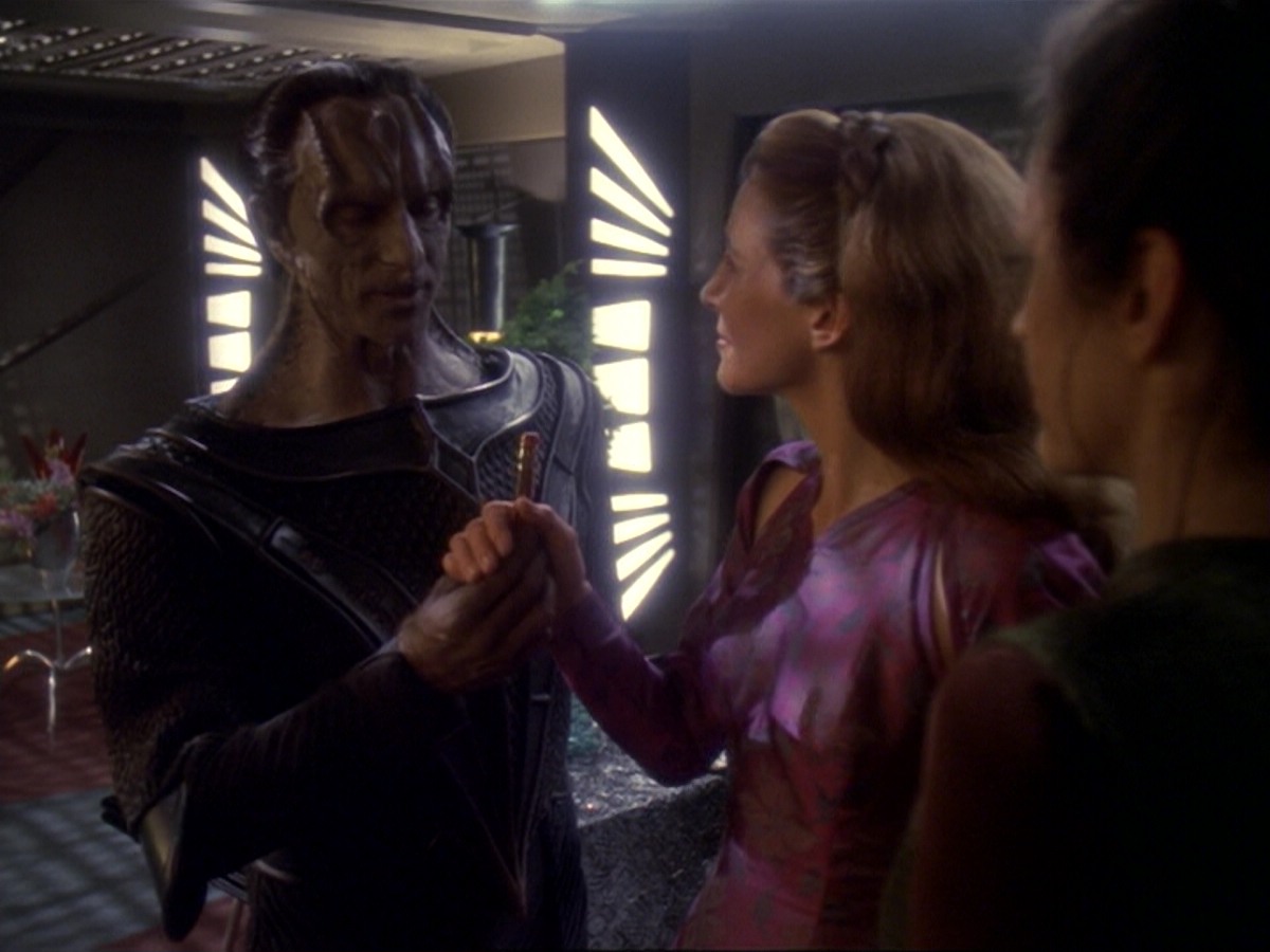 extant_StarTrek_DS9_6x17-WrongsDarkerThanDeathOrNight_4074.jpg