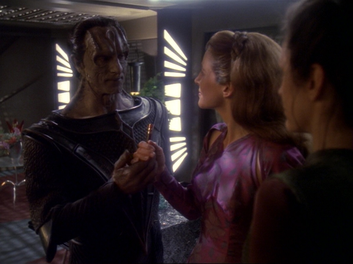 extant_StarTrek_DS9_6x17-WrongsDarkerThanDeathOrNight_4076.jpg