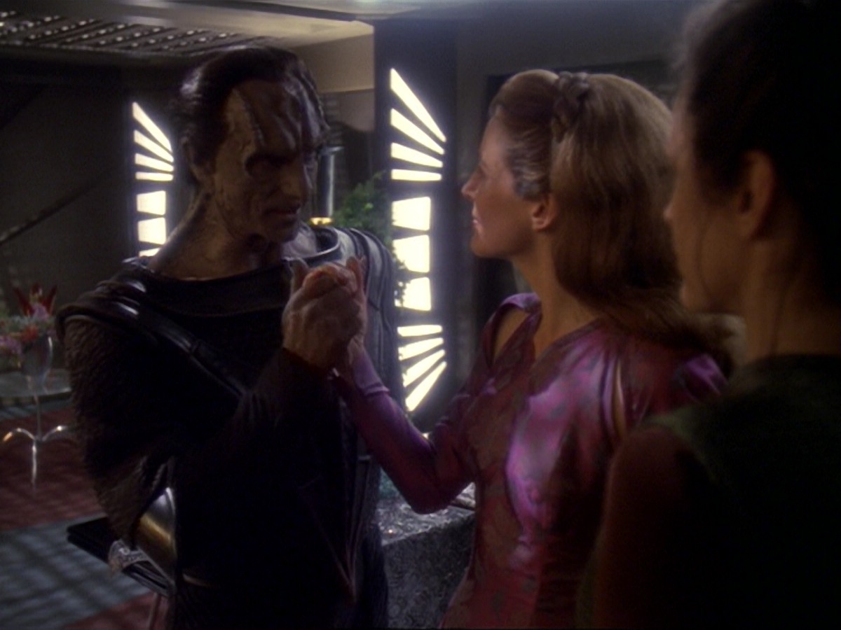 extant_StarTrek_DS9_6x17-WrongsDarkerThanDeathOrNight_4078.jpg