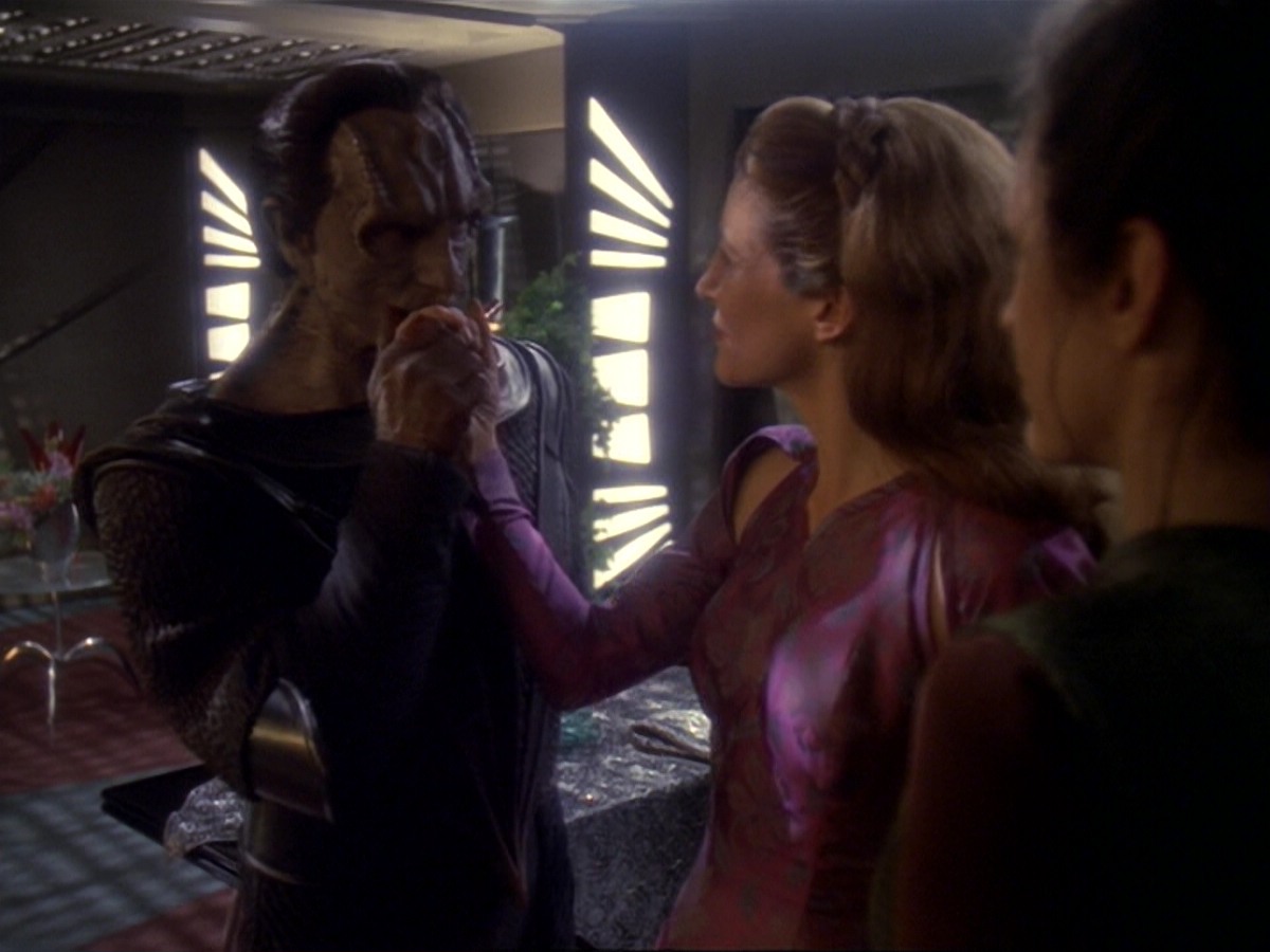 extant_StarTrek_DS9_6x17-WrongsDarkerThanDeathOrNight_4080.jpg