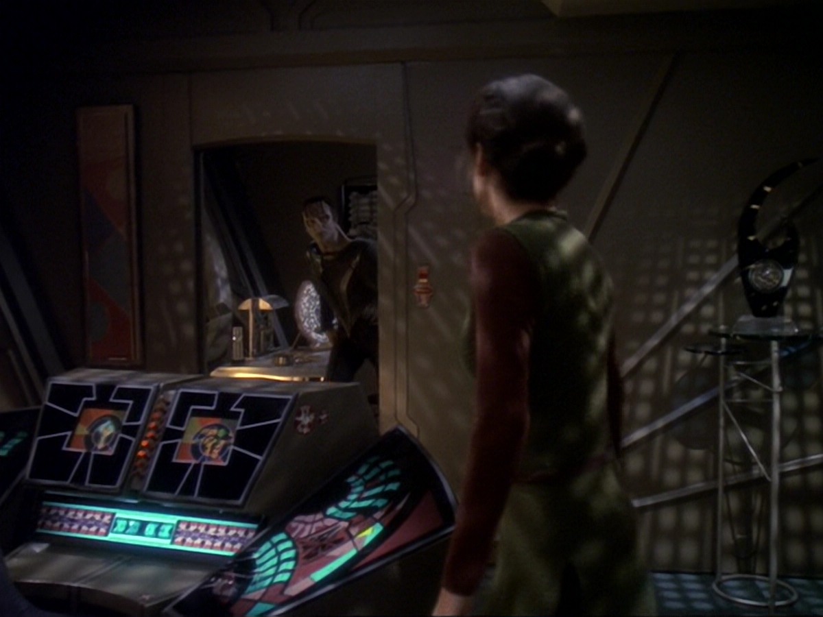 extant_StarTrek_DS9_6x17-WrongsDarkerThanDeathOrNight_4271.jpg
