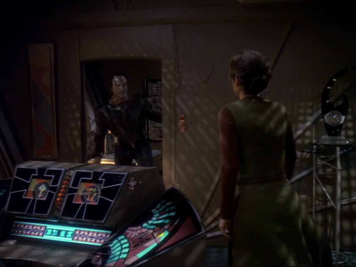extant_StarTrek_DS9_6x17-WrongsDarkerThanDeathOrNight_4272.jpg