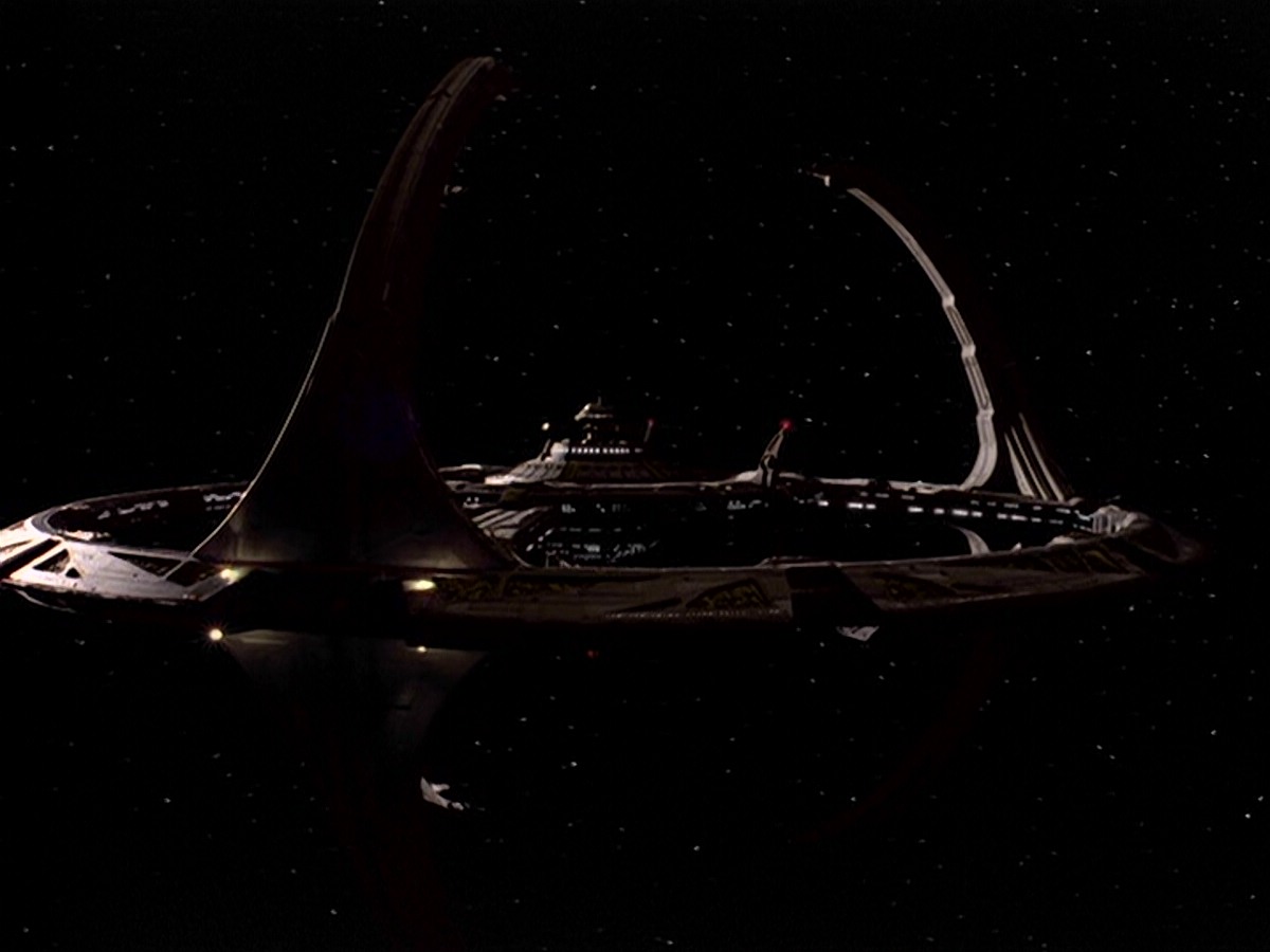 extant_StarTrek_DS9_6x17-WrongsDarkerThanDeathOrNight_4528.jpg