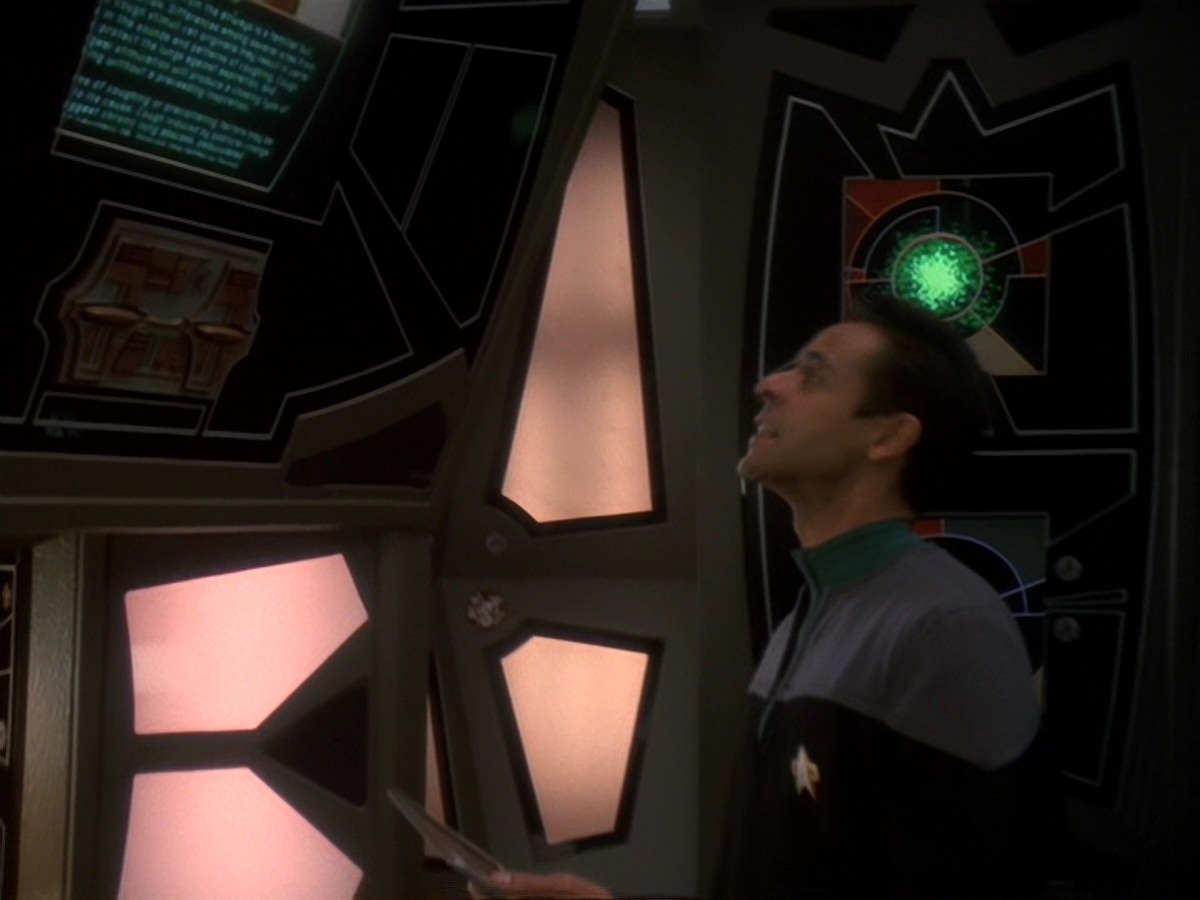 extant_StarTrek_DS9_6x18-Inquisition_0007.jpg