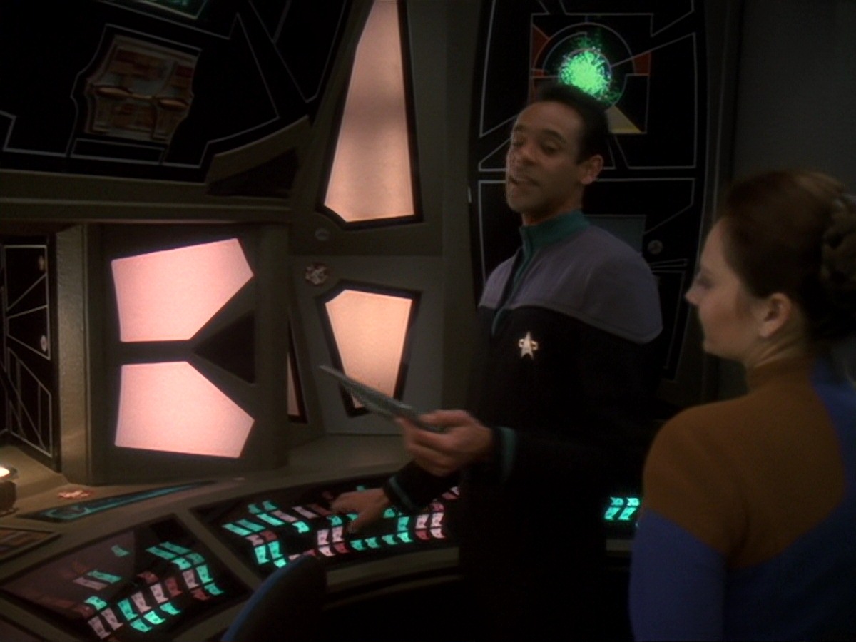 extant_StarTrek_DS9_6x18-Inquisition_0011.jpg