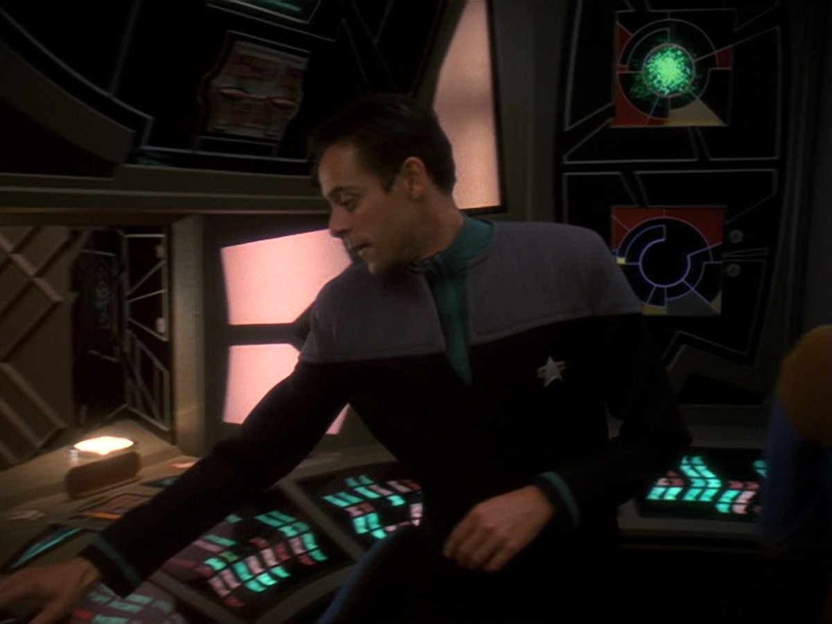extant_StarTrek_DS9_6x18-Inquisition_0014.jpg