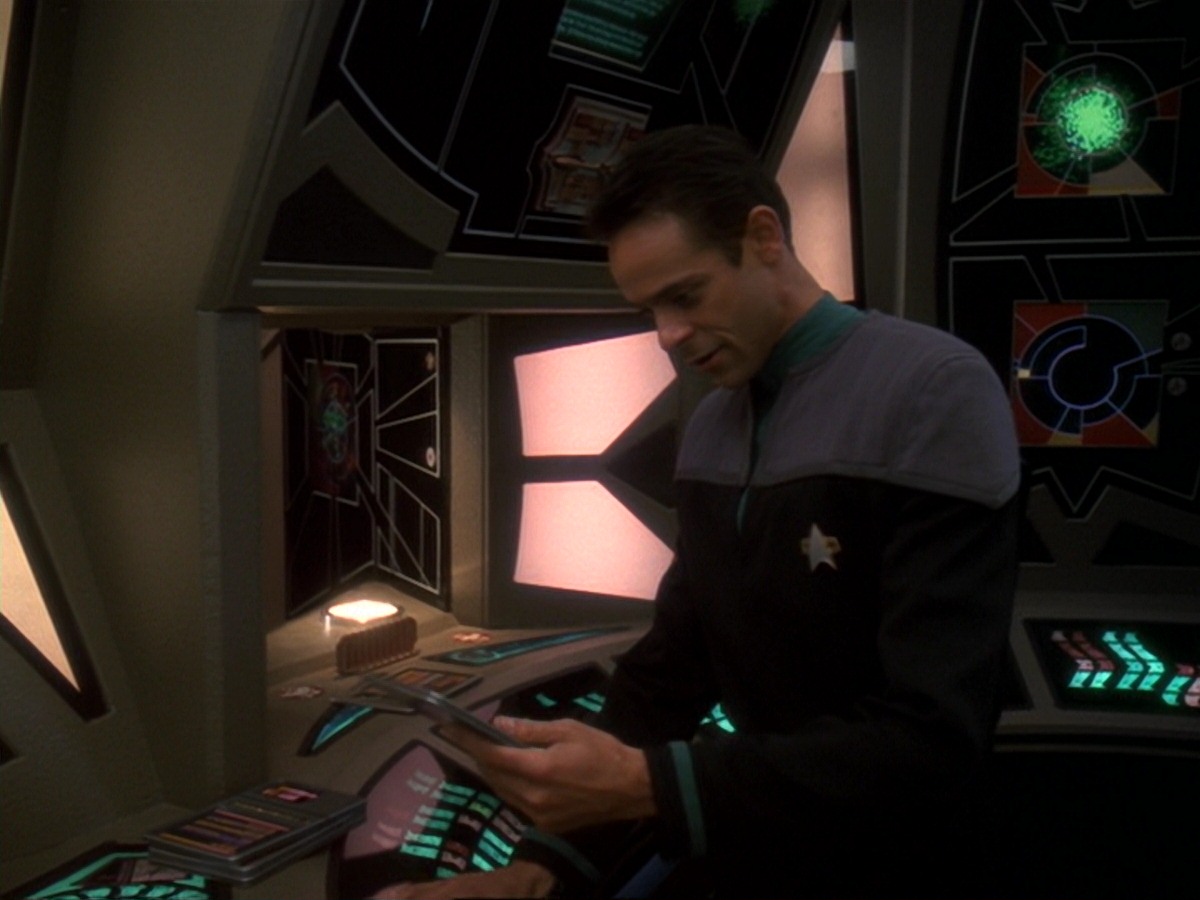 extant_StarTrek_DS9_6x18-Inquisition_0019.jpg