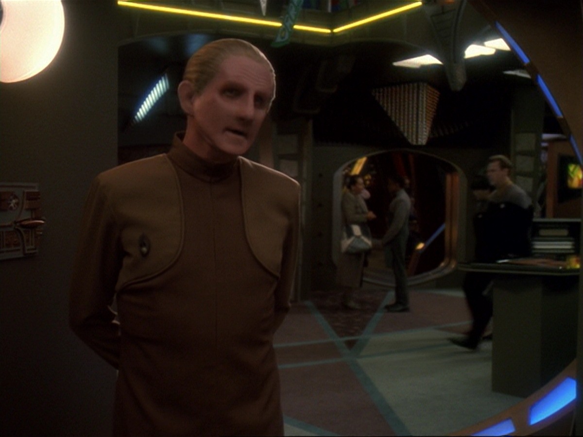 extant_StarTrek_DS9_6x18-Inquisition_0028.jpg