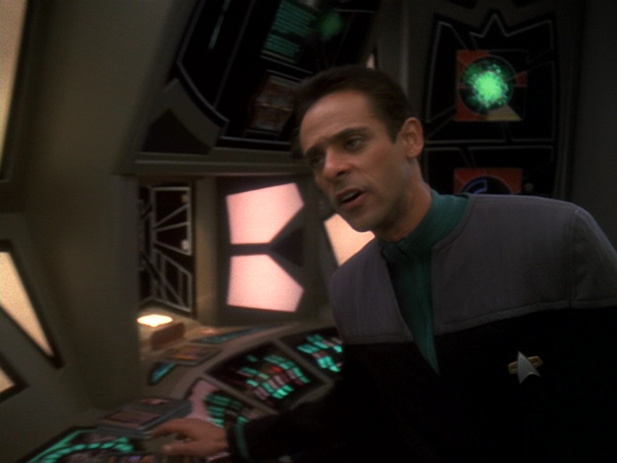 extant_StarTrek_DS9_6x18-Inquisition_0061.jpg