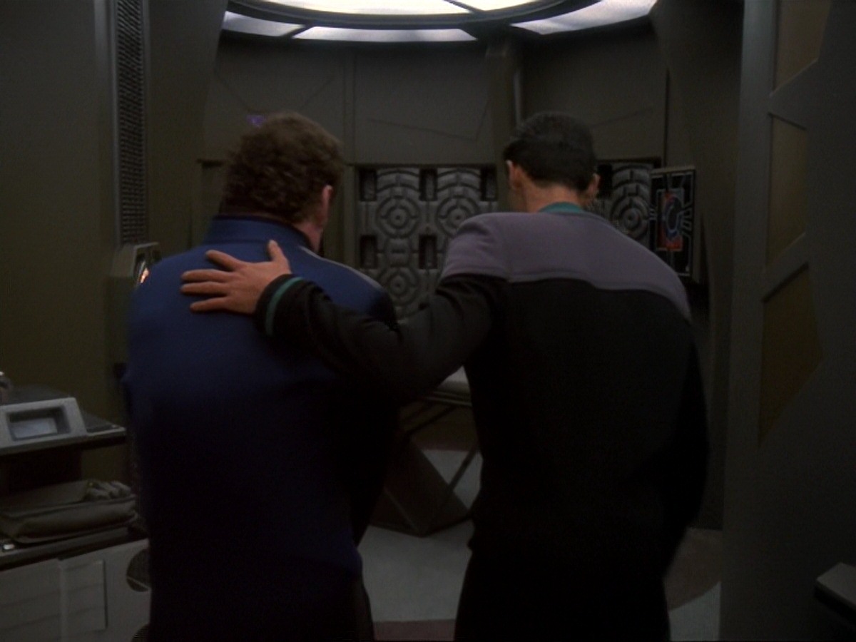 extant_StarTrek_DS9_6x18-Inquisition_0067.jpg