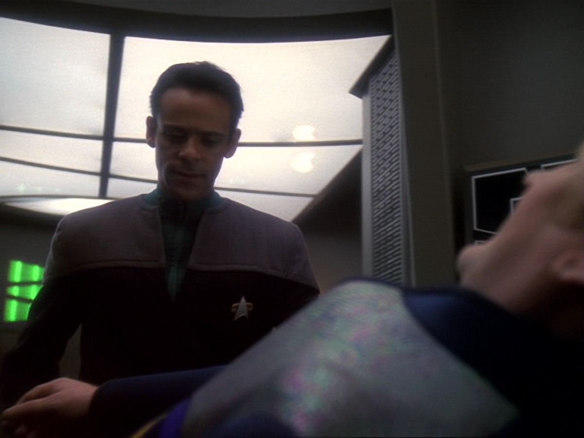 extant_StarTrek_DS9_6x18-Inquisition_0077.jpg