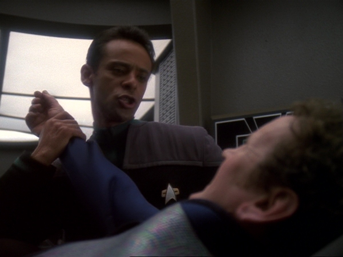 extant_StarTrek_DS9_6x18-Inquisition_0084.jpg